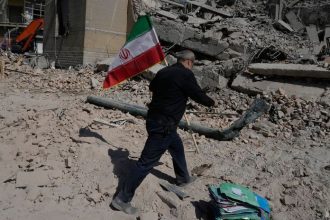 ONLINE Dvojita hra Teheranu Iranski agenti udajne potajme kontaktovali CIA s ponukou ktoru ich lidri verejne odmietaju