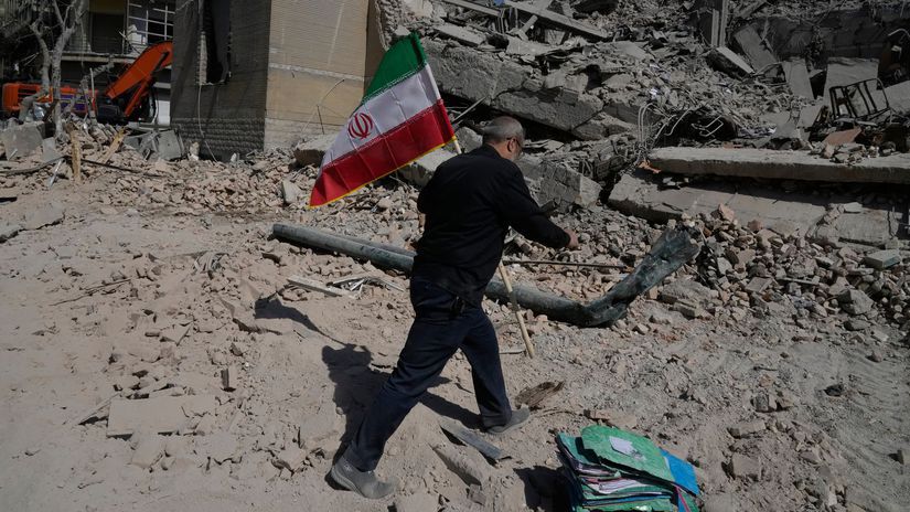 ONLINE Dvojita hra Teheranu Iranski agenti udajne potajme kontaktovali CIA s ponukou ktoru ich lidri verejne odmietaju