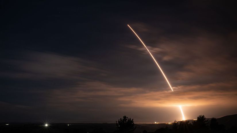 Obrana Aliancie v pohotovosti Balisticka raketa letela k krajine NATO a preletela cez dva statY