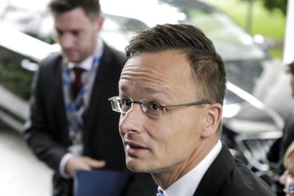 Orbn naridil vysetrit odpocuvanie sefa diplomacie Szijjarto podla medi pravidelne informoval Lavrova o rokovaniach EU