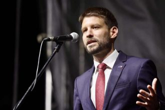 Pomoc nadmernost nudza exposlanec kazda sa zamysla nad lakavyymi slovami politikov ktore zazneli aj na sneme ps