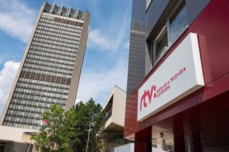 Prepustanie v STVR prinasa prvy spor Vyhodena redaktorka sa chysta na sud Tvrdi ze ju oznacili za nadbytocnu bez dovodu