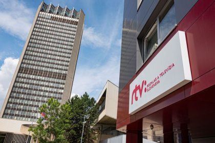 Prepustanie v STVR prinasa prvy spor Vyhodena redaktorka sa chysta na sud Tvrdi ze ju oznacili za nadbytocnu bez dovodu