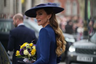 Princezna Kate v sperkch po kralovnej Alzbete II zirala Ano toto je zena ktora zatieni aj tie najtemnejsie skandaly