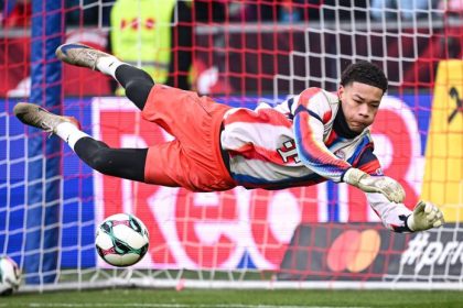 Situacia v Bayerne nema v historii obdobu Nemecky gigant zveril osud do ruk piateho brankara