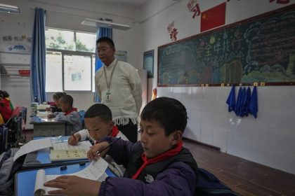 Sokujuci obrat v Cine Bezsenne noci sa pre ziakov koncia Peking nariadil zasadne zmeny v skolstve