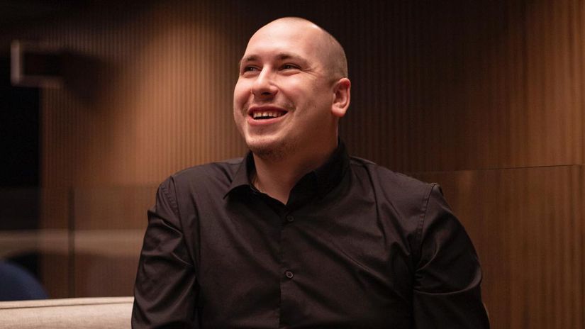 Spolupracoval s Netlixom producentom Harryho Pottera a so synom Cate Blanchettovej Igor Engler ma nasliapnute na karieru filmara snov