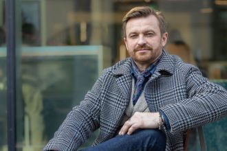 Tenorista Pavol Brslik Viac ako vojen sa bojim umelej inteligencie Preco su koncerty pre politikov a sportovcov trapenim