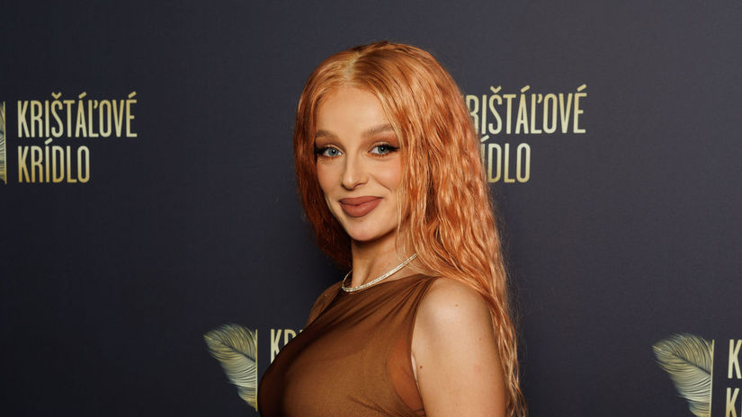 Ujo fakt Spevacka Sima po Kristalovom kridle kritizovala znameho laureata za to moze poznamka o Gombitovej bielizni