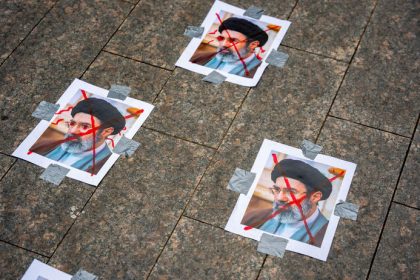 V kome vazne poskoden organy Ajatollah Chamenei dajne prisiel o nohu