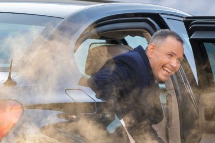 V susednej krajine zasiahli proti zdrazovaniu paliv prezident schvalil nizsie dane aj cenove stropy