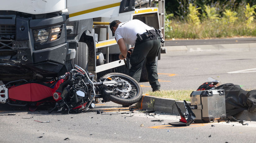 VIDEO Akoby cele male mestecko vymrelo Policia zverejnila zabery z desivych nehod motocyklistov