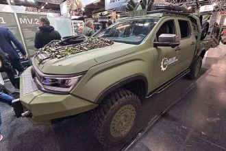 VW utajene vyvija vojenske vozidla Na veltrhu ich vystavil bez loga