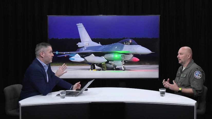 Velitel bojovej letky F16 pplk Gregor Najtazsie je tankovanie za letu Na vyczviku sa stretneme aj s americkymi pilotmi