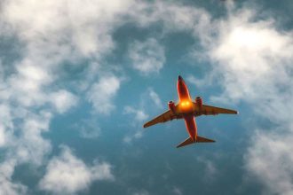 Vsetci ju nenavidia no kazdy nou lieta aj ked je tato nizkonakladovka na chvoste rebricka oblubenej o zakaznikov nudzu nema