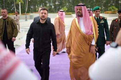 Zelenskyj oznamuje historicke dohody Ukrajina sa pusta do zbrojarskeho biznisu s bohatymi monarchiami