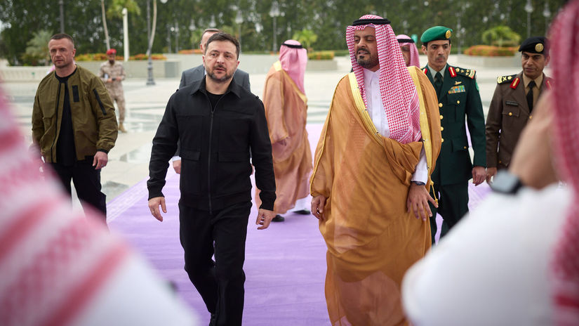 Zelenskyj oznamuje historicke dohody Ukrajina sa pusta do zbrojarskeho biznisu s bohatymi monarchiami