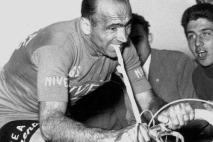 jeden den zlomena klucna kost dalsi rameno najhorsie vsak prislo potom slavna fotografia vznikla v totalnej bolesti