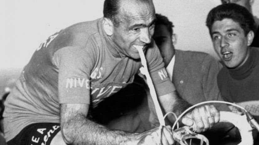 jeden den zlomena klucna kost dalsi rameno najhorsie vsak prislo potom slavna fotografia vznikla v totalnej bolesti