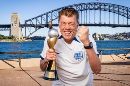 radikalny krok verneho fanusika duchodca predava dom aby sa mohol zucastnit ms vo futbale