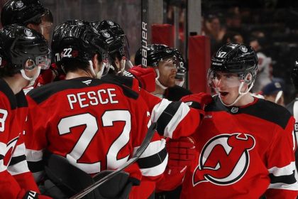 slovenska noc v nhl nemec skoroaval pri debakli floridy slafkovsky prihraval kapanenovi