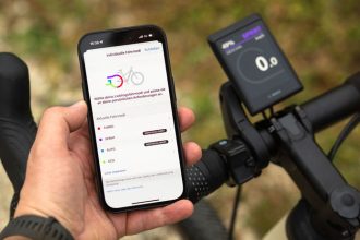 Bosch spusta pre elektrobicykle vynovenu platformu Connected Biking ktora umozni aj nastavenie poistenia podla stylu jazdy