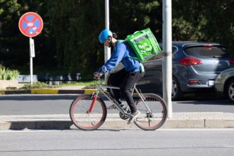 Do dochodku odchadza coraz viac ludi niet koho zamestnat Trh prace udrziavaju cudzinci z Azie je ich u nas uz viac ako Cechov