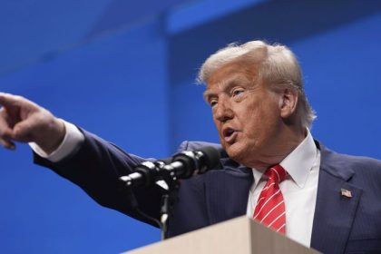 Donald Trump hrubo utoci aj na svojich Konzervativne hviezdy zhadzuje pod ciernu zem