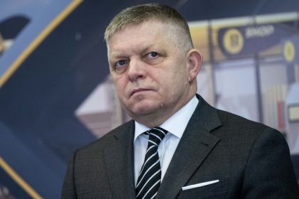 Fico po telefonate s Orbanom EU sa zacina podoba na lo samovrahov Premieri vyzyvaju na obnovenie dialogu s Ruskom a zrusenie sankcii