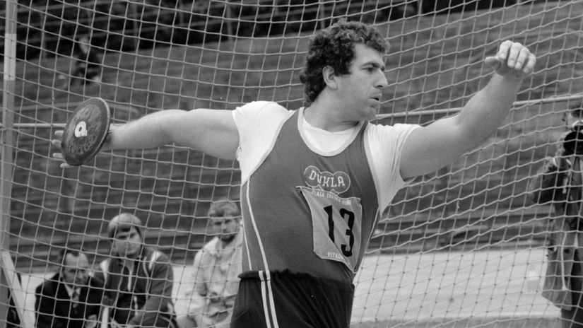 Namiesto zlata drzal v rukach flasu whisky Legendarne Imrich Bugar nikdy neodpustil komunistom zradu