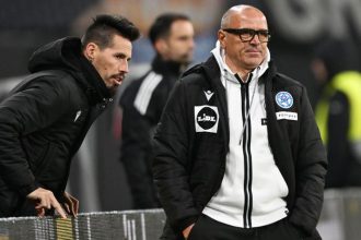 Navrat Weissa po 14 rokoch Trenerovi Slovana v suboji s Calzonom hra do karat aj cersvty konflikt s Kmotrikom