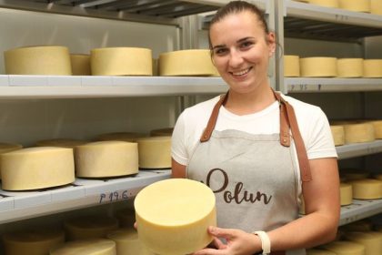 Od socializmu k europskym regalom Ako mlieko ukazuje cestu slovenskej spolocnosti Preco Slovaci tak citlivo reaguju na cenu masla