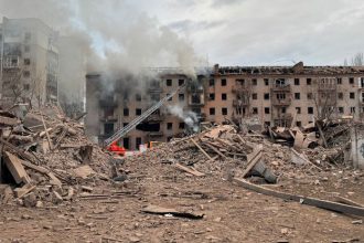 Rusi zhodili na Slovjansku obrovsku letecku bombu Explozia zrovnala so zemou detske sportovisko aj desiatky domov