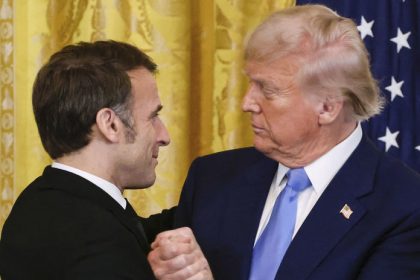 Trump zosmiesnil Macrona Narazky na manzelku vyvolali vo Francuzsku hnev