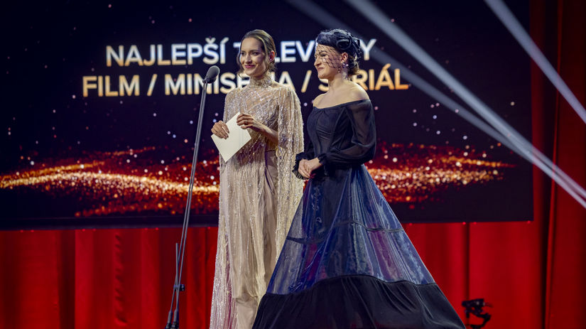 Uchvatni Germani hviezda Dunaja v priehladnej pelerine a neuverite co si obliekla hrdinka Slubu Hrobonova Toto je moda z cien Slnko v sieti