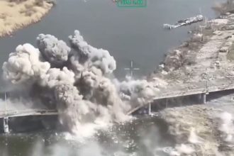 VIDEO Historicky uder dron znicil strategicky most unikatnym sposobom