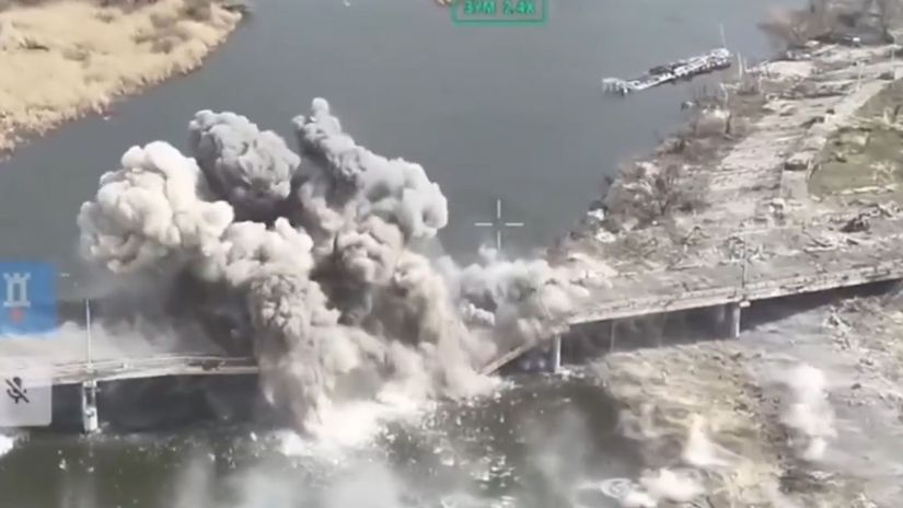 VIDEO Historicky uder dron znicil strategicky most unikatnym sposobom