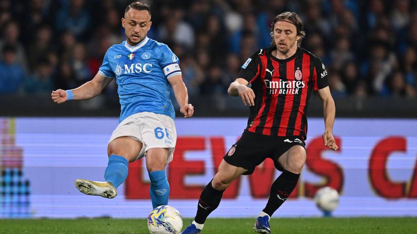 Velke vitezstvo pre Neapol s kapitanom Lobotkom Prevysil AC Milano rozhodol zolik z laviciek