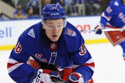 Vydoloval puk a odstartoval golovu akciu Bojovnik Sykora zaznamenal prvu asistenciu v NHL