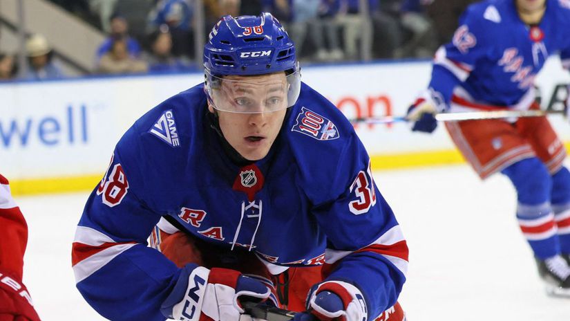 Vydoloval puk a odstartoval golovu akciu Bojovnik Sykora zaznamenal prvu asistenciu v NHL