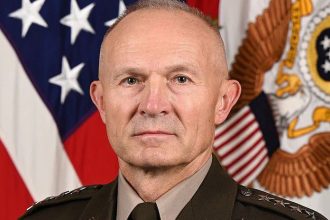 Zemetrasenie v Pentagone Hegseth uprostred vojny proti Iranu odvolal nacelnika stabu pozemnych sil USA