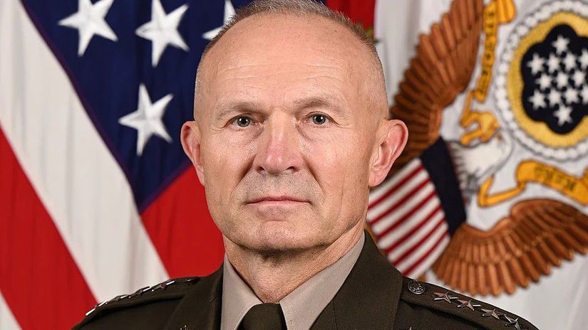 Zemetrasenie v Pentagone Hegseth uprostred vojny proti Iranu odvolal nacelnika stabu pozemnych sil USA