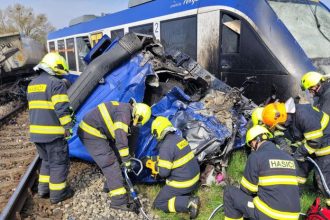 Zrazka vlaku s kamionom v Dunajskej Strede Jeden mrtvy 21 zranenych