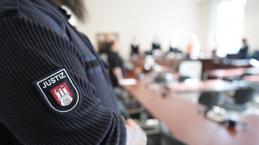 nebinarnapersonapodavanazalobu nanemeckuagenturu zasolovenie pan pozaduje neprimeraneduoskodnenie