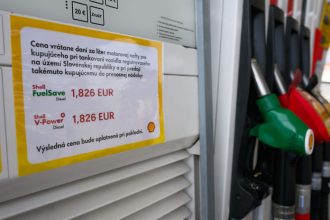 tankovanie je coraz drahsie ceny nafty a benzinu zazivaju historicky najvacsi narast stat navyse zvysuje ceny pre zahranicnych zakaznikov