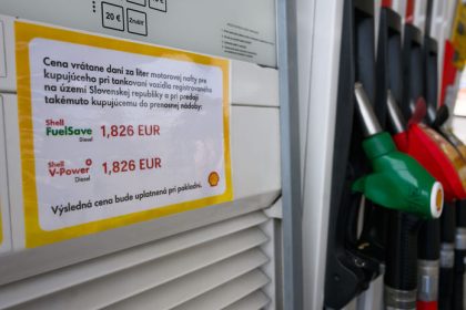 tankovanie je coraz drahsie ceny nafty a benzinu zazivaju historicky najvacsi narast stat navyse zvysuje ceny pre zahranicnych zakaznikov