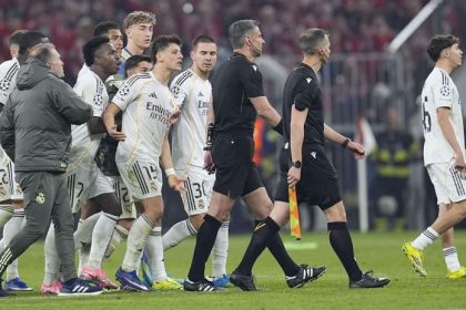 v mnichove po zapase panovala vesela atmosfera hraci realu nevedeli oslovit rozhodcu menom zazneli tvrde slova