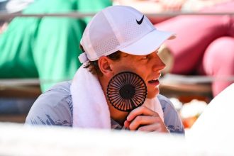 Nazov v slovenskom jazyku Neuveritelne Sinner vypadol z Roland Garros