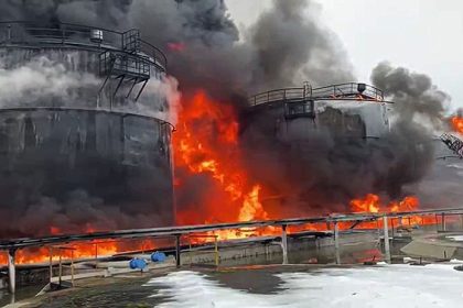 ONLINE Ukrajinske drony znicili Rusom vzacne vojenske lietadla v hodnote desiatok milionov V plamenoch skocil aj tanker a sklad s ropou