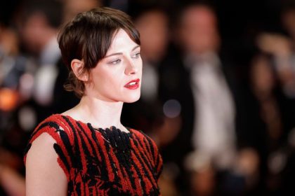 Pozrite sa na tu zmenu Kristen Stewart vyzera s novym ucesom uchvatne a na fotografov hadzala zvodne pohlady